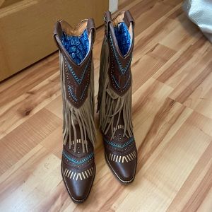 Beautiful boots used One time only sise 8/12